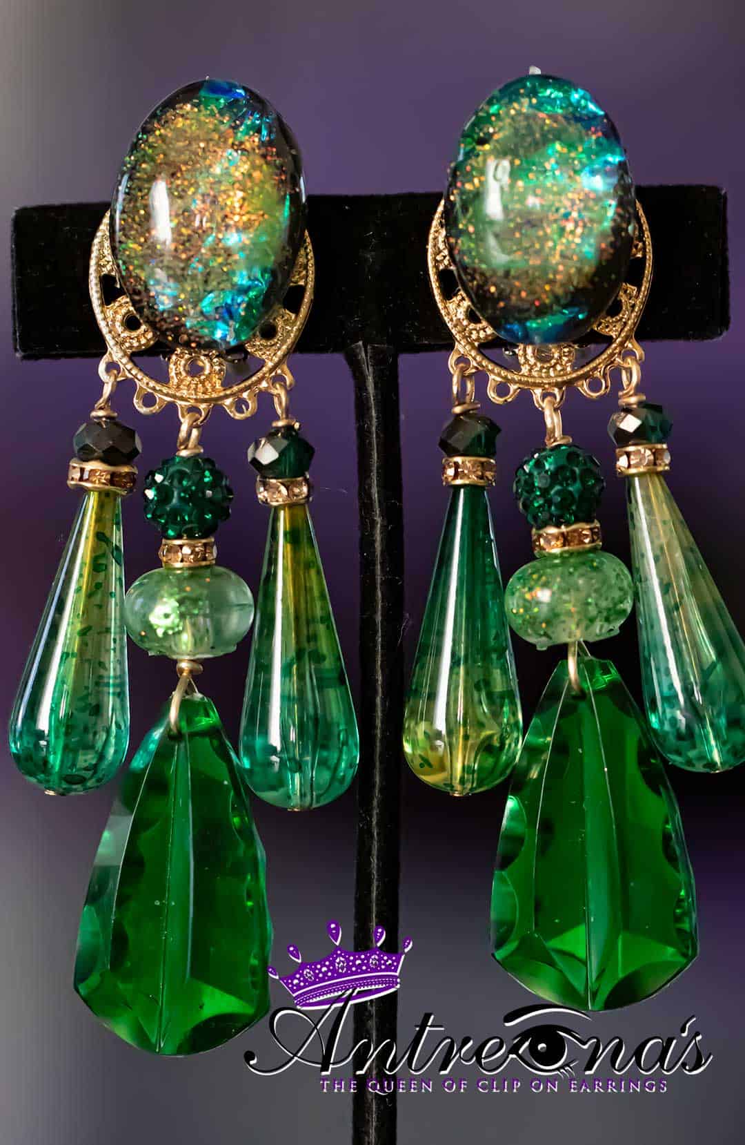 Emerald green comfortable clip on earrings.