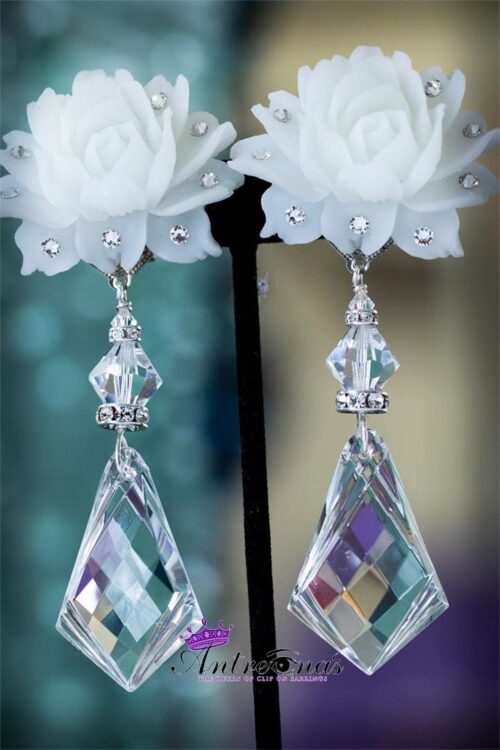 comfortable white flower clip-on earrings