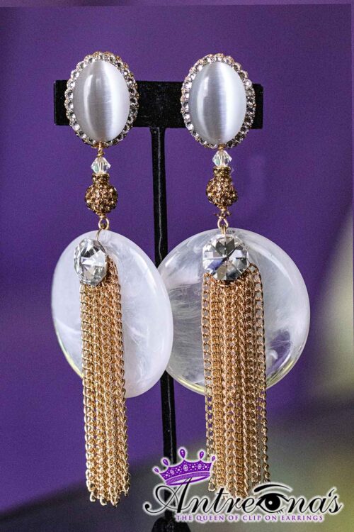 City Girl is a pair of comfortable Clip-on earrings that combines timeless elegance with modern sophistication.